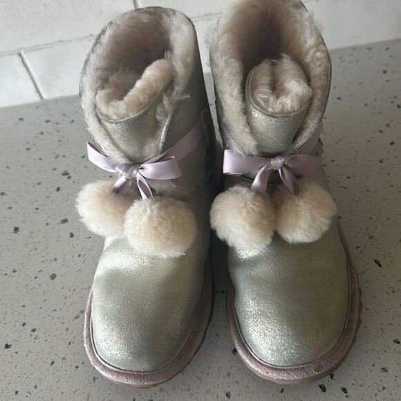 UGG Gita Pom Pom Girl's Metallic Gold Pink Leather Shearling Boots Size 6 Youth - Picture 6 of 16
